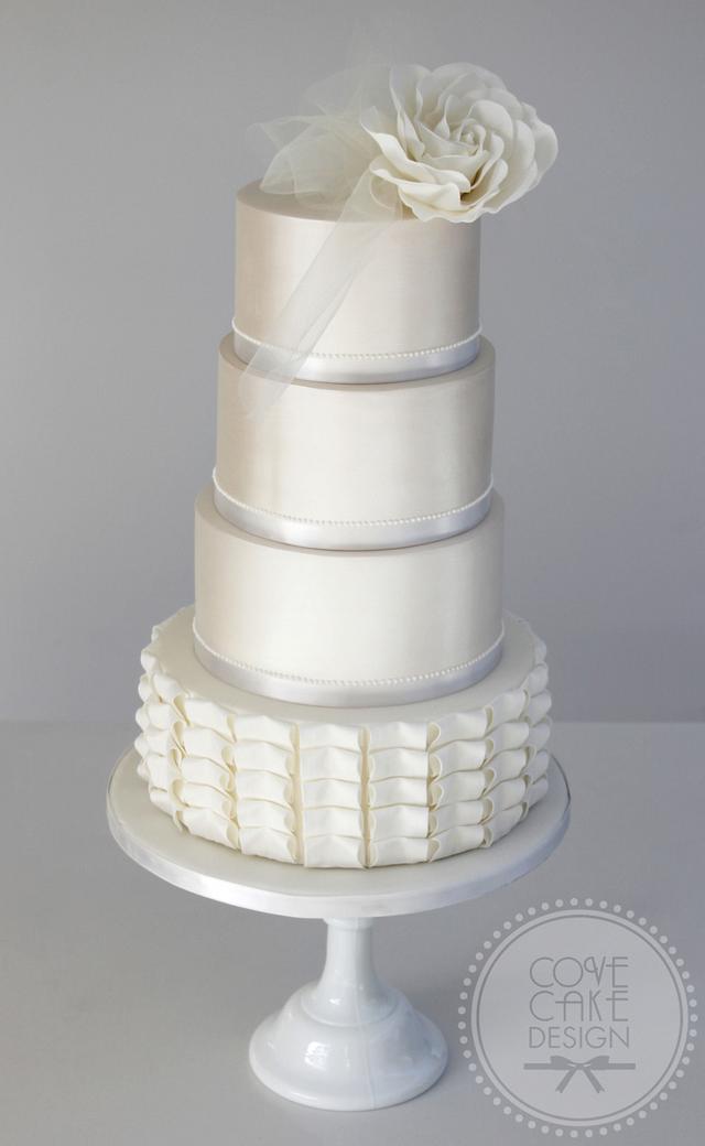 Modern bride - Decorated Cake by Cove Cake Design - CakesDecor