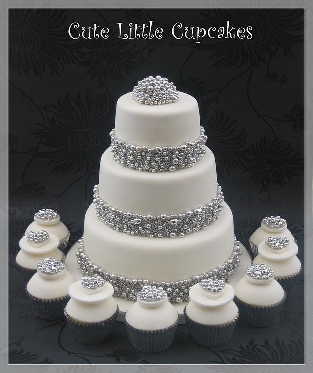 Edible Silver Balls Cake Decoration Stock Photo - Download Image Now -  Silver Colored, Sugar Sprinkles, Abstract - iStock