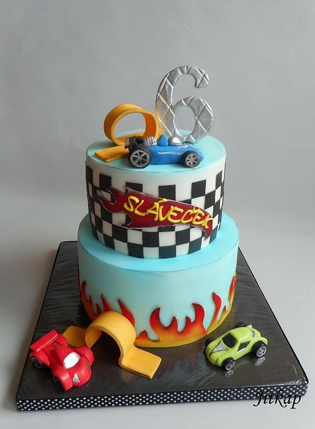 Hot wheels cake - Decorated Cake by Jitkap - CakesDecor