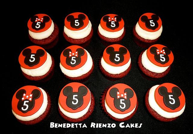 Mickey Mouse Silhouette Cupcakes