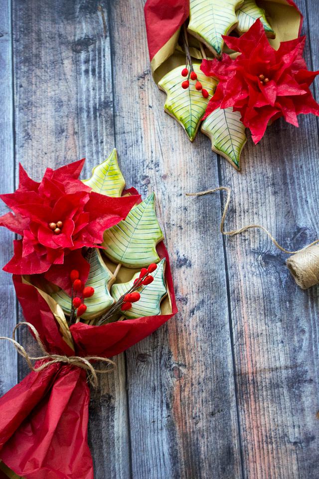 Poinsettia cookie bouquet - Decorated Cookie by Vanilla & - CakesDecor