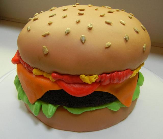 Hamburger cake - Decorated Cake by Ronna - CakesDecor