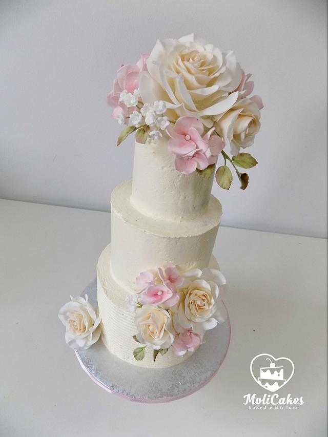 Cream wedding cake - Cake by MOLI Cakes - CakesDecor