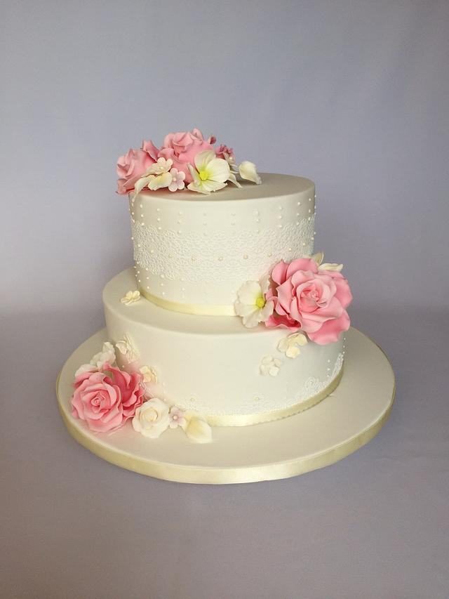 Wedding cake - Decorated Cake by Layla A - CakesDecor