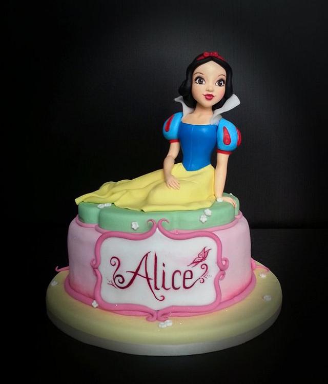 Snow White Cake by MG SugarCake CakesDecor Snow White Cake by MG SugarCake CakesDecor