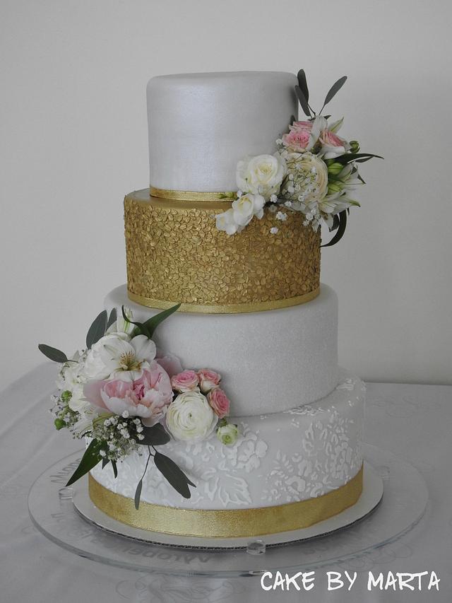 Wedding cake - Decorated Cake by MartaMc - CakesDecor