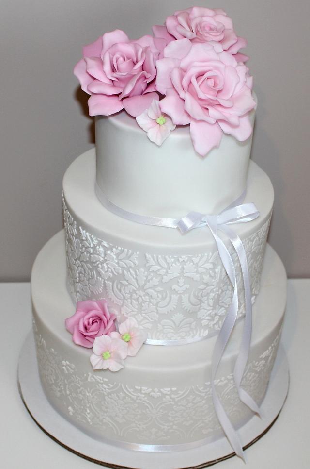 Wedding cake - Decorated Cake by Adriana12 - CakesDecor