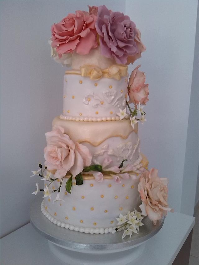 wedding cake with roses - Decorated Cake by Catalina - CakesDecor