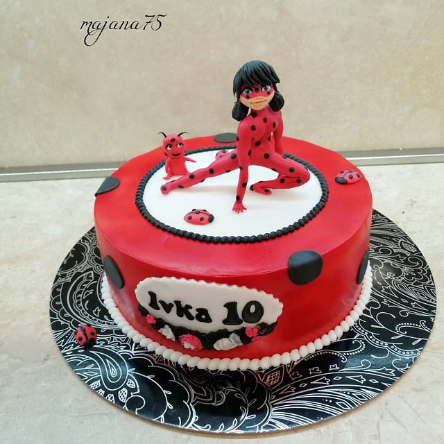 Ladybug - Decorated Cake by Marianna Jozefikova - CakesDecor