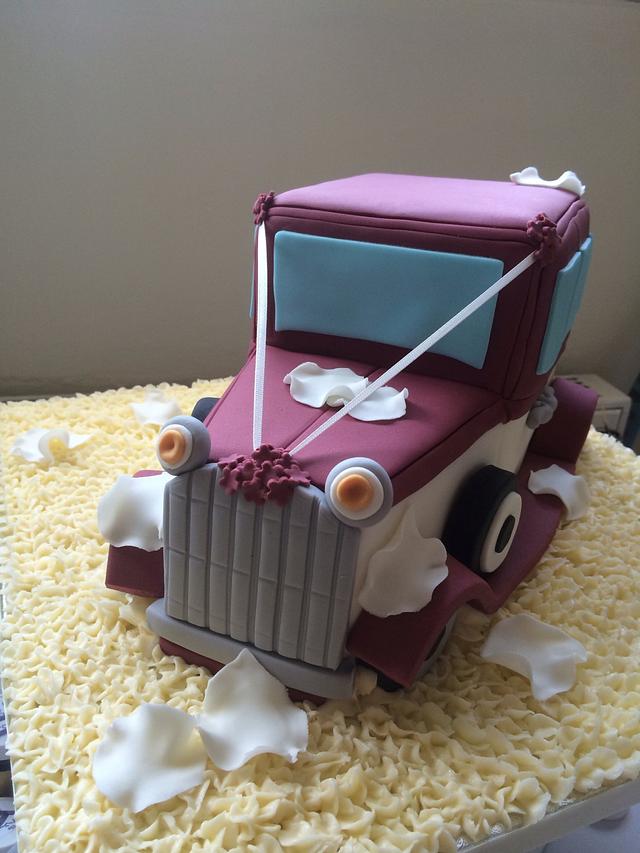 Wedding Car Cake by Truly Scrummy CakesDecor