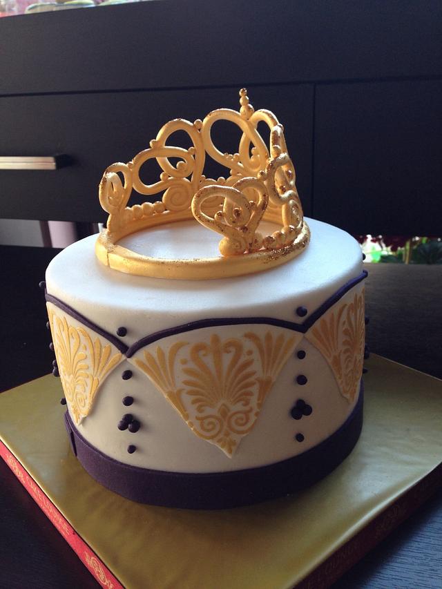 Queen birthday cake - Cake by Cake Lounge - CakesDecor
