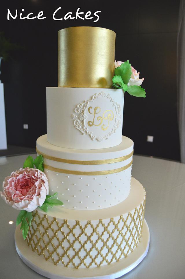 Gold and white wedding cake - Decorated Cake by Paula - CakesDecor