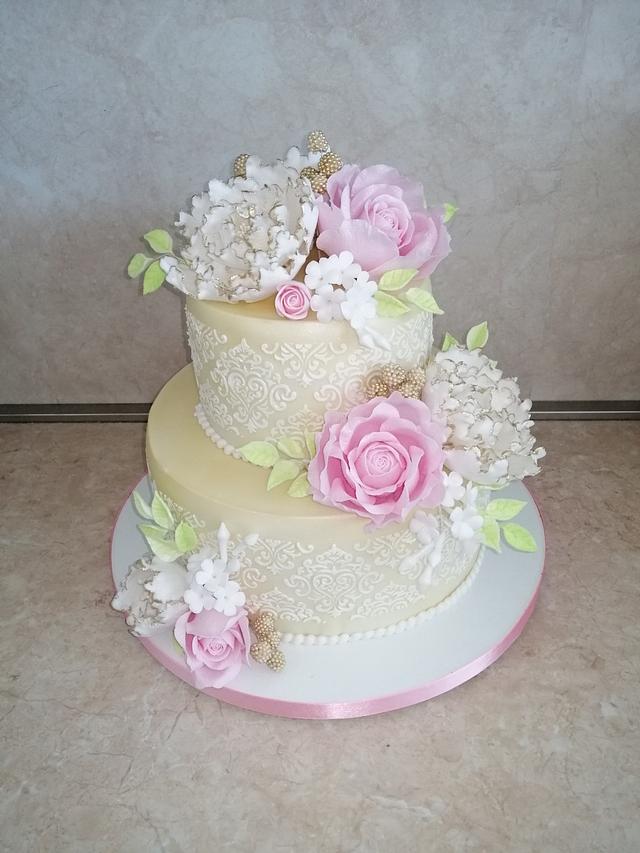 Wedding cake - Decorated Cake by Marianna Jozefikova - CakesDecor