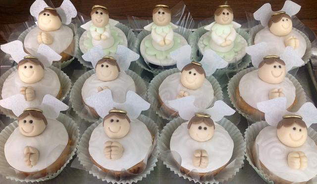 Angels cupcakes - Decorated Cake by Cláudia Oliveira - CakesDecor