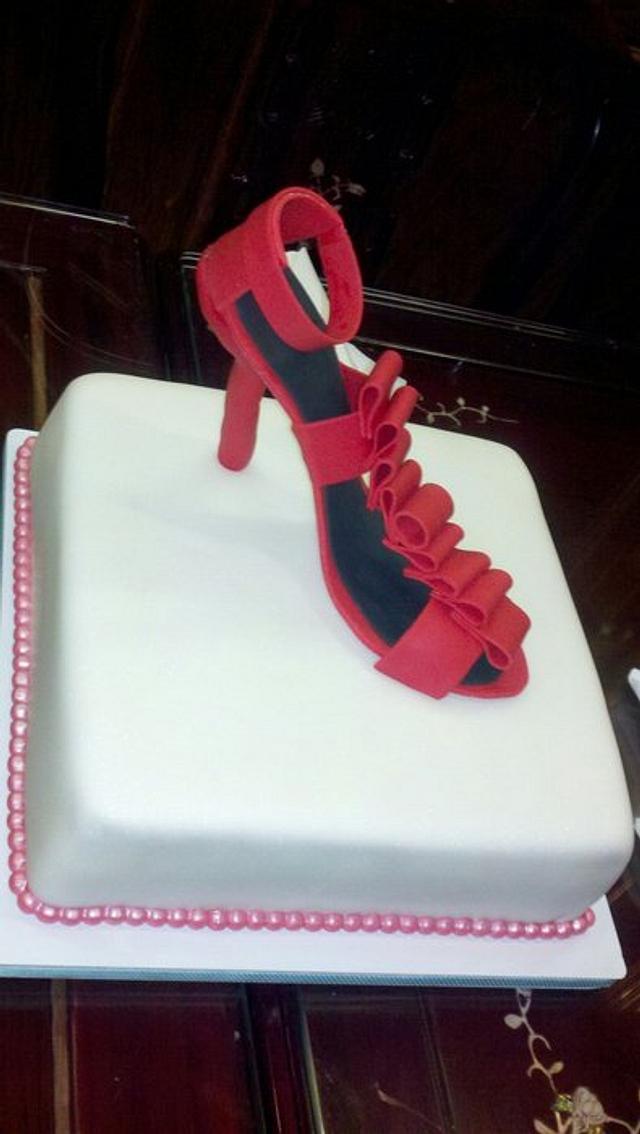 Red High Heel bday Cake - Decorated Cake by Teresa - CakesDecor