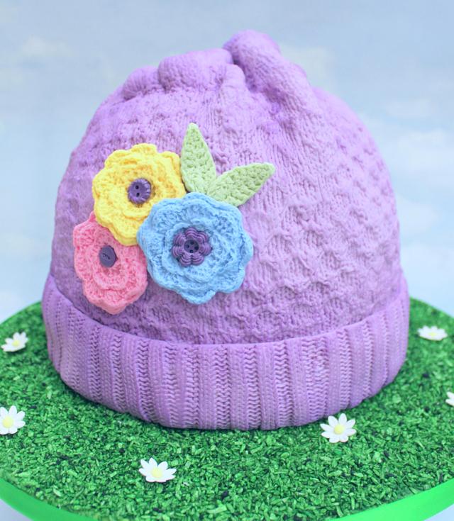 Knitted effect wooly hat cake 