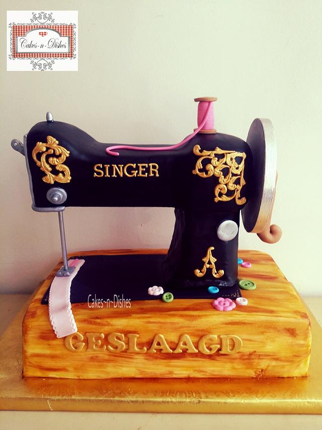 Sewing machine cake - Decorated Cake by Cakes~n~Dishes - CakesDecor