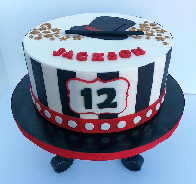 Magic-theme cake - Decorated Cake by crnewbold - CakesDecor