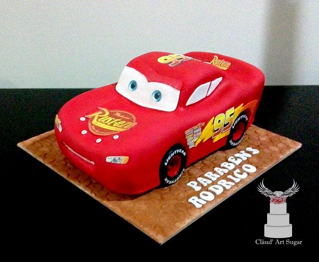 Lightning McQueen - Decorated Cake by Cláud' Art Sugar - CakesDecor