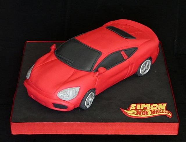 Sports car... in red - Decorated Cake by Silvia Caeiro - CakesDecor