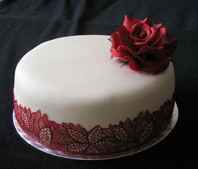 Red and white - cake by Anka - CakesDecor