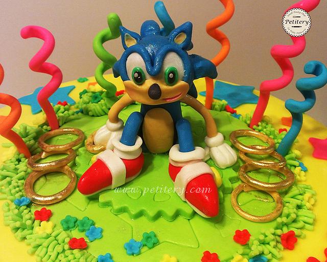 Sonic cake - Decorated Cake by Petitery cakes - CakesDecor