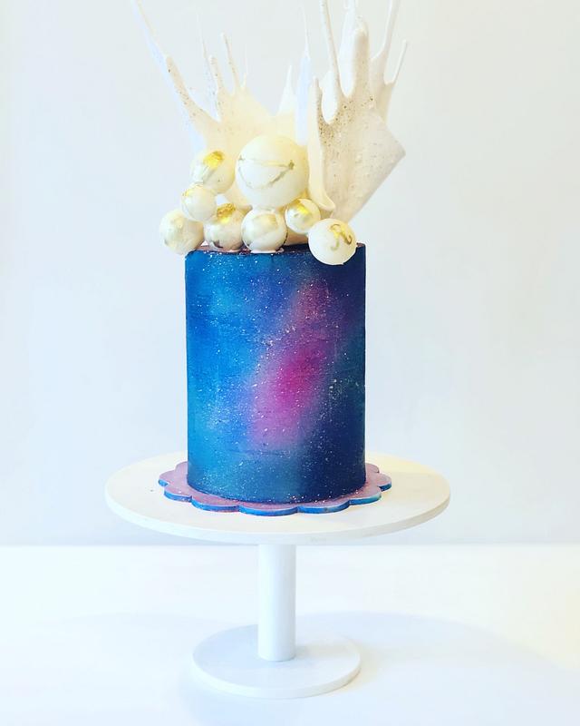 Galaxy cake - Decorated Cake by Chica PAstel - CakesDecor