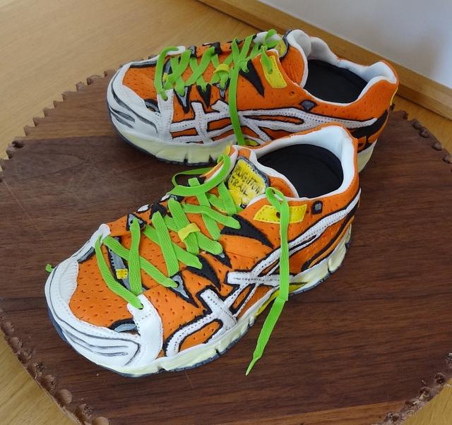 Running Shoe Cakes with tutorial