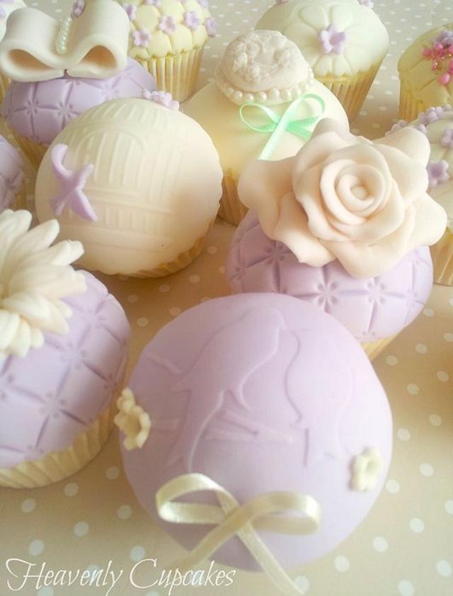 Ivory/Lilac Vintage Cupcakes Cake by Debbie Vaughan CakesDecor