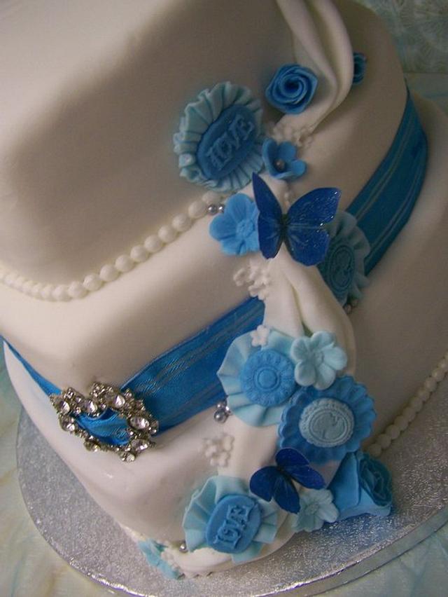 ruffles and flower wedding cake