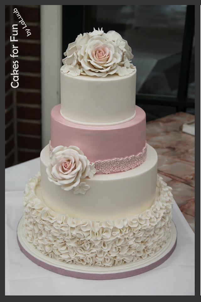 Ruffle Weddingcake - Decorated Cake by Cakes for Fun_by - CakesDecor