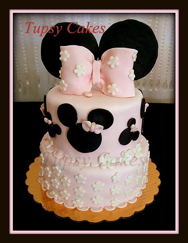 Minnie Mouse All Pink Cake Decorated Cake By Tupsy CakesDecor   Tzdyv5iecdltepjuiw4n 