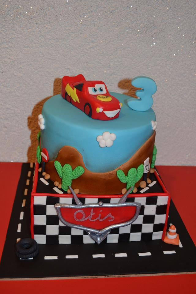 Cars Cake Decorated Cake By Fantaartsie Tamara Van Der Cakesdecor