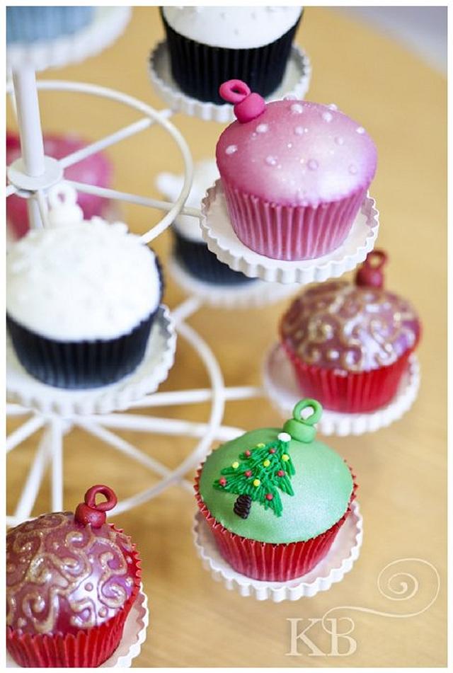 Christmas Baubles - Cake by Katy Davies - CakesDecor