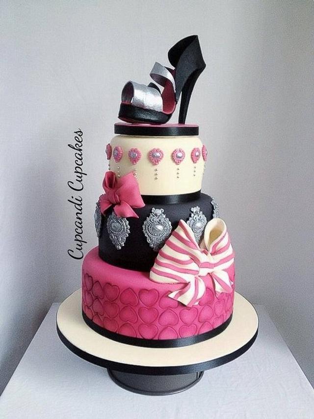 Baroque bow shoe cake - Decorated Cake by Cupcandi - CakesDecor