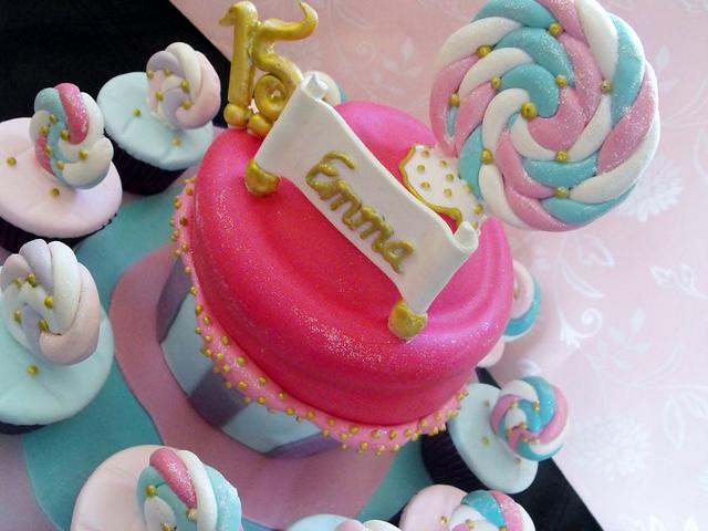 Lollipop giant cupcake cake by Dee CakesDecor
