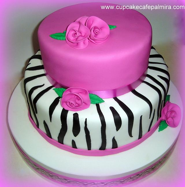 Animal print and fucsia - Decorated Cake by Cupcake Cafe - CakesDecor