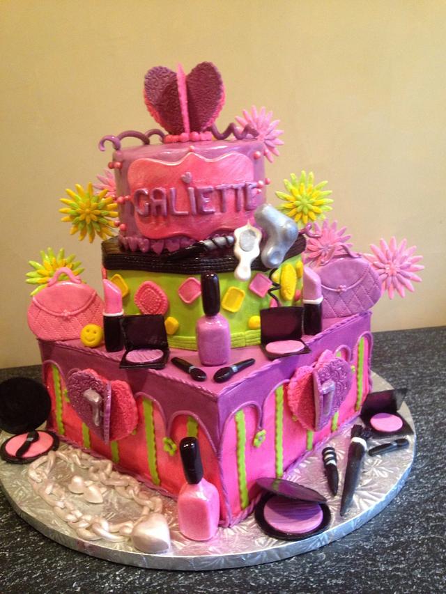 Accessories birthday cake Cake by Latifa CakesDecor