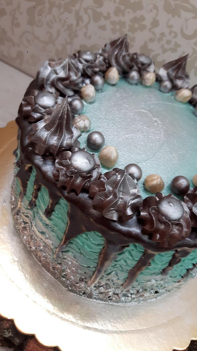 Silver drip cake