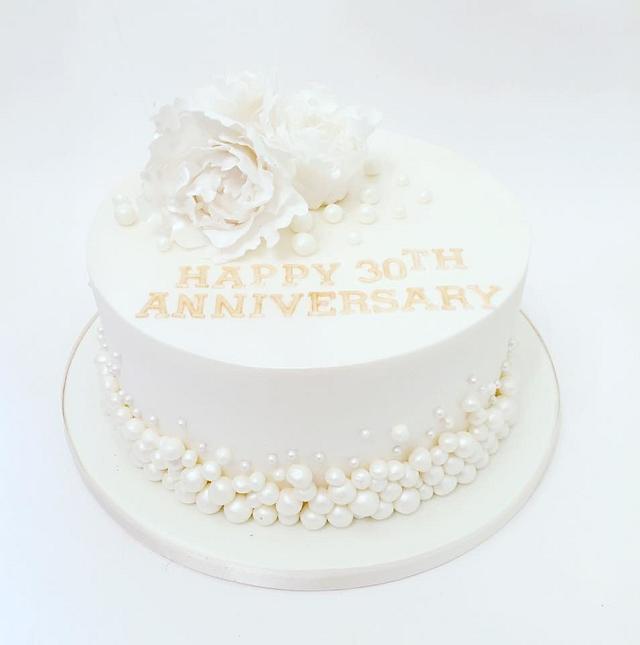 Pearl Anniversary Cake | bakehoney.com