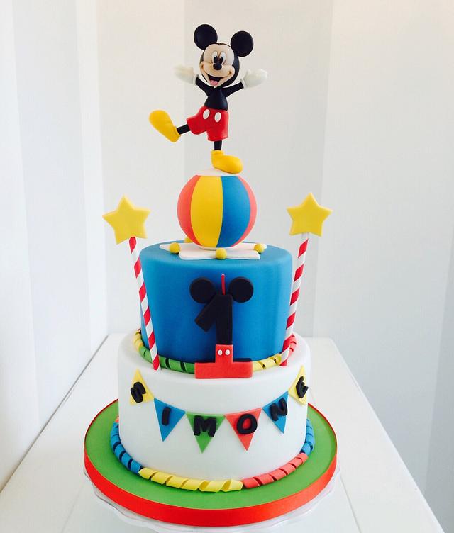 Mickey Mouse cake - Decorated Cake by Bella's Bakery - CakesDecor