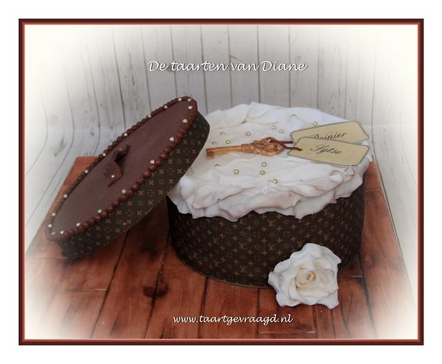 Super Louis Vuitton gift box - cake by Diane Gunst - CakesDecor TE-75