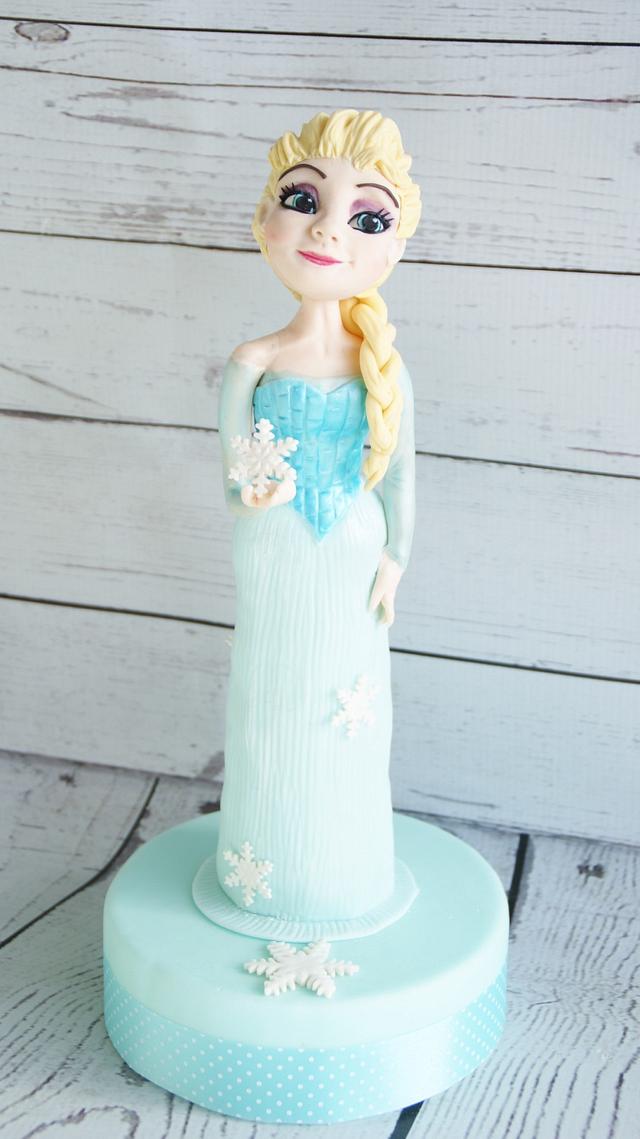 Elsa cake topper- Frozen - Decorated Cake by Cake Garden - CakesDecor