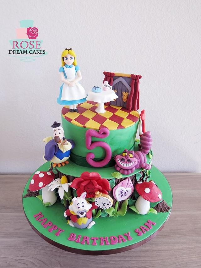 Alice in Wonderland fondant cake toppers - Decorated Cake - CakesDecor