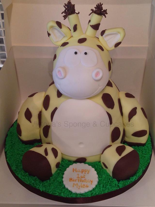 Giraffe Cake - Decorated Cake by VickyR - CakesDecor