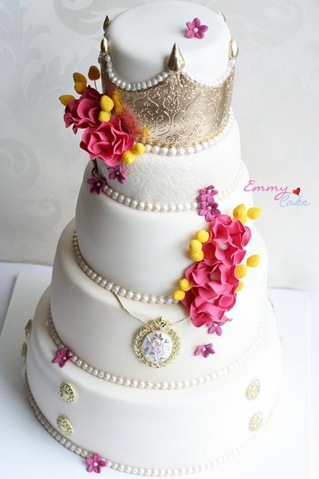 crown cake - cake by Emmy - CakesDecor