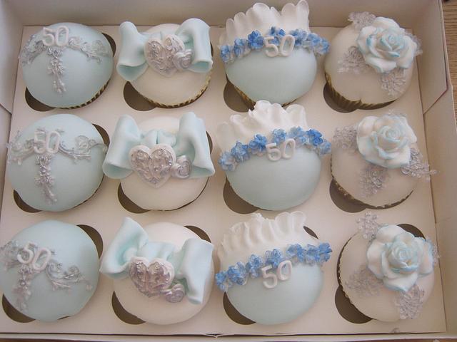 Blue vintage - Cake by Essentially Cakes - CakesDecor