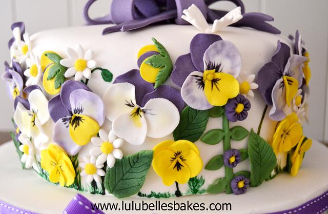 Pansy cake - Cake by Lulubelle’s Bakes - CakesDecor