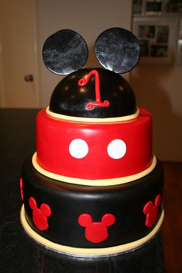 Mickey Mouse - Decorated Cake by Michelle Amore Cakes - CakesDecor