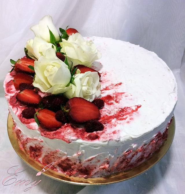 Flower Strawberry Cake - Cake by EmyCakeDesign - CakesDecor